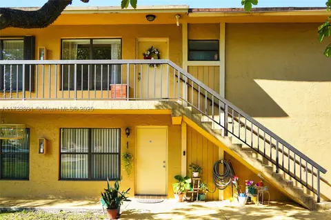 2610 W 67th Pl #21-14, Hialeah, FL 33016