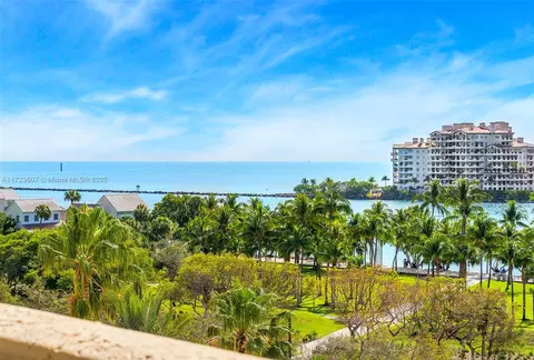 300 S Pointe Dr #708, Miami Beach, FL 33139