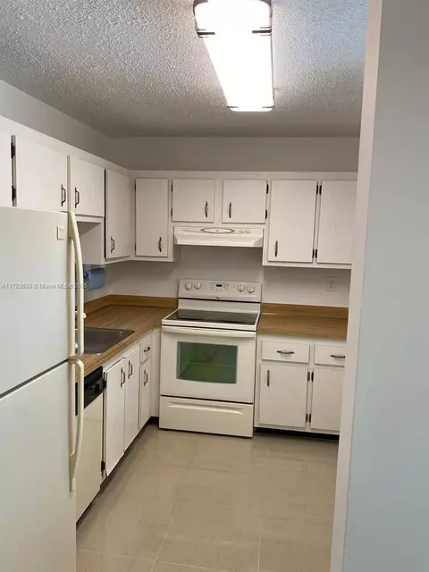 1800 SW 81st Ave #1407, North Lauderdale, FL 33068