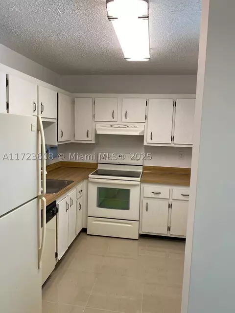 1800 SW 81st Ave #1407, North Lauderdale, FL 33068