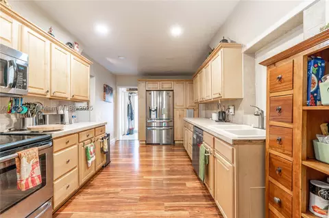9410 NW 74th Pl, Tamarac, FL 33321