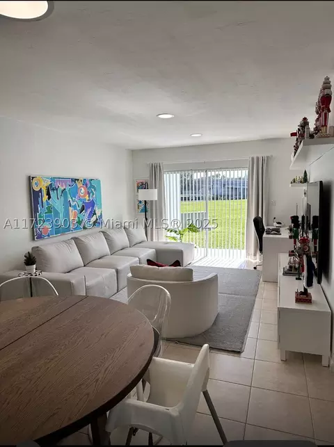 7660 SW 82nd St #H110, Miami, FL 33143