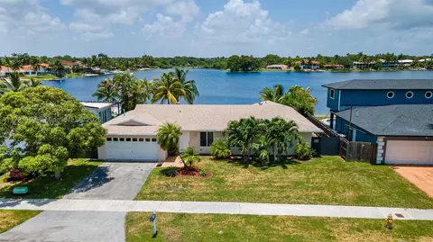 8141 SW 203rd St, Cutler Bay, FL 33189
