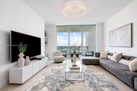 900 Biscayne Blvd #2709, Miami, FL 33132