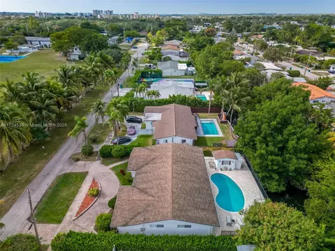 2325 NE 191st St, Miami, FL 33180