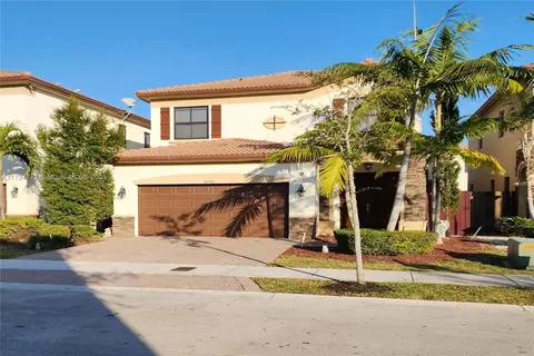 8745 NW 100th Pl, Doral, FL 33178