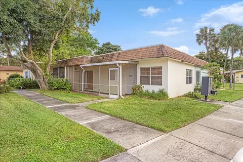 2000 SW Natura Blvd #B, Deerfield Beach, FL 33441