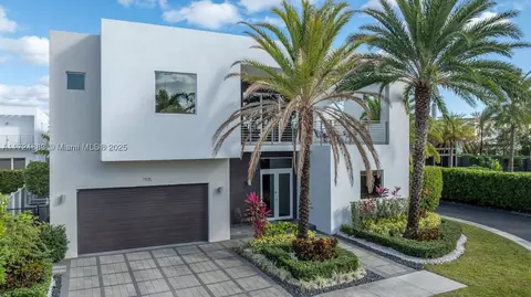 7515 NW 101st Pl, Doral, FL 33178