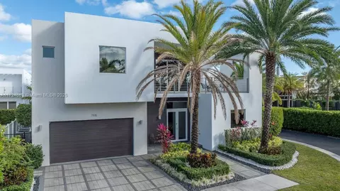 7515 NW 101st Pl, Doral, FL 33178