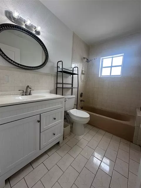 Bath - 101 E 41st St, Hialeah, FL 33013 photo 3 of 3
