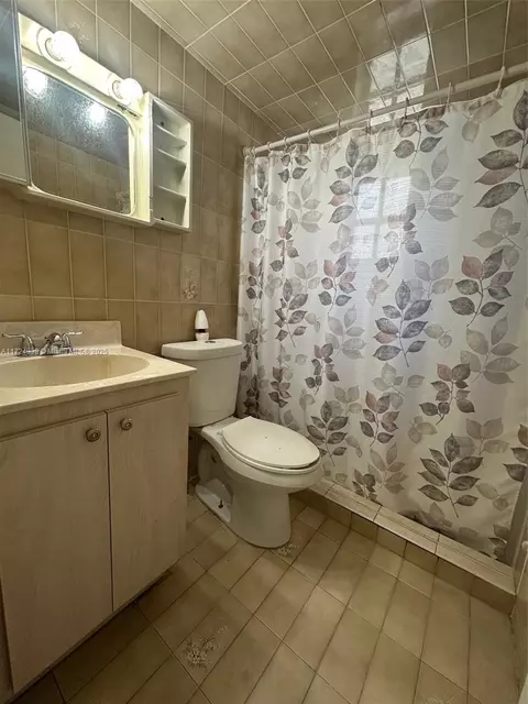 Bath - 101 E 41st St, Hialeah, FL 33013 photo 2 of 3