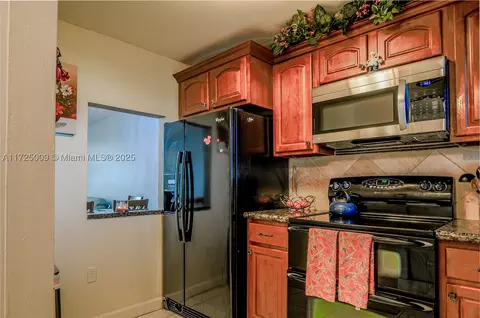 8130 Sunrise Lakes Blvd #111, Sunrise, FL 33322