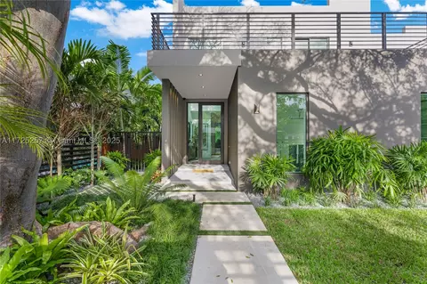 3025 Aviation Ave, Miami, FL 33133