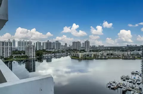 2780 NE 183rd St #814, Aventura, FL 33160