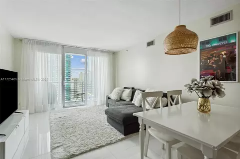 335 S Biscayne Blvd #2801, Miami, FL 33131