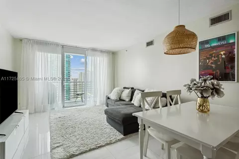 335 S Biscayne Blvd #2801, Miami, FL 33131