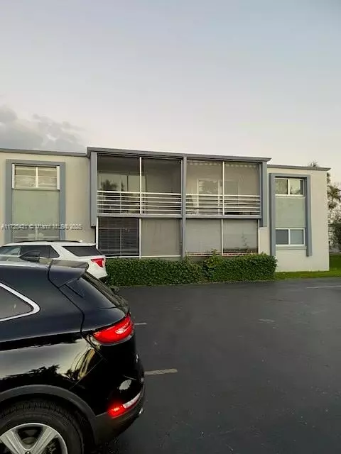 8764 SW 12th St #205, Miami, FL 33174