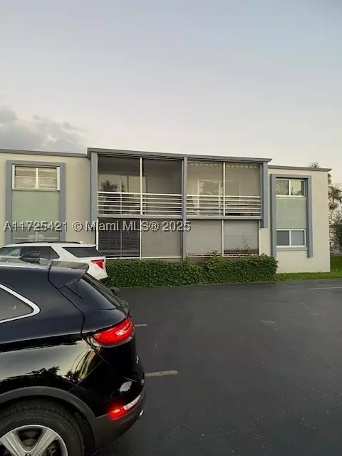 8764 SW 12th St #205, Miami, FL 33174