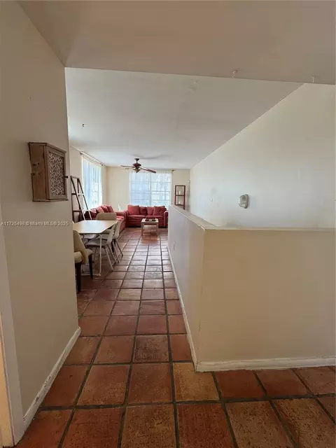 1460 Ocean Dr #208, Miami Beach, FL 33139