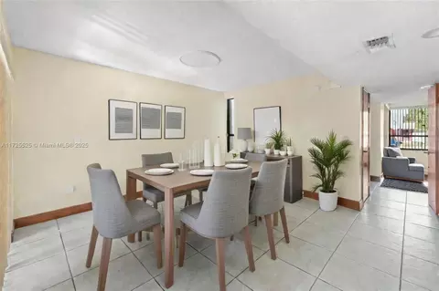 Dining - 860 W 39th Pl, Hialeah, FL 33012 photo 1 of 1