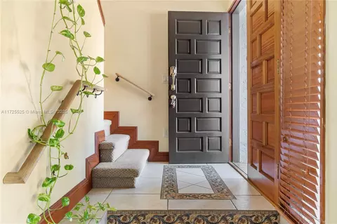 Entry Way - 860 W 39th Pl, Hialeah, FL 33012 photo 1 of 2