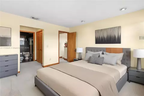 Bedroom - 860 W 39th Pl, Hialeah, FL 33012 photo 2 of 3