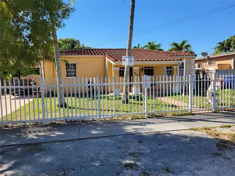 3240 NW 18th St, Miami, FL 33125