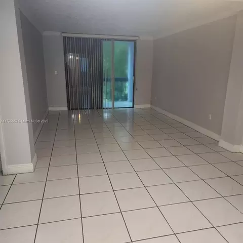 9440 Fontainebleau Blvd #301, Miami, FL 33172