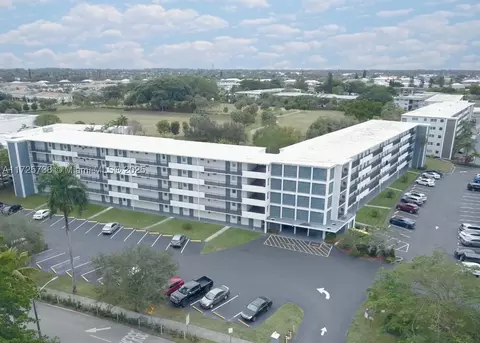 950 Hillcrest Dr #211, Hollywood, FL 33021