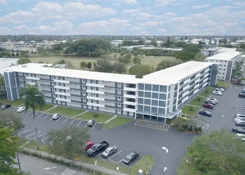 950 Hillcrest Dr #211, Hollywood, FL 33021