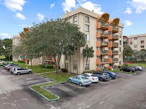 9350 Fontainebleau Blvd #211, Miami, FL 33172
