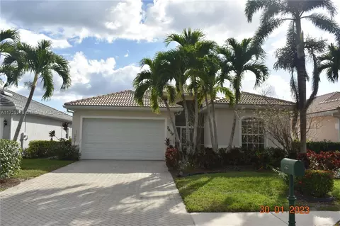 7639 Berkshire Pines Dr, Naples, FL 34104