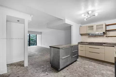 200 NW 87th Ave #J211, Miami, FL 33172