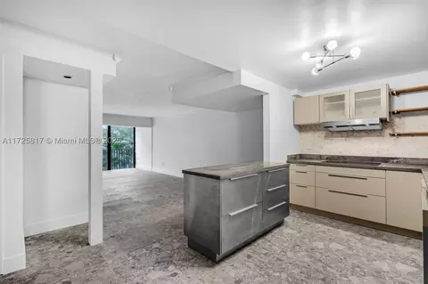 200 NW 87th Ave #J211, Miami, FL 33172