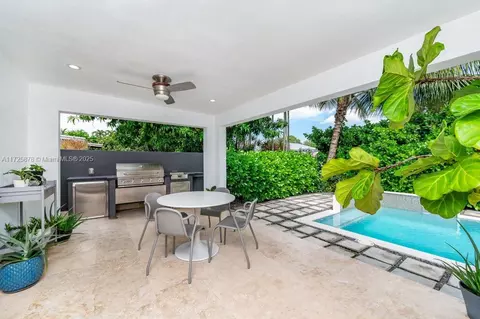 5871 SW 27th St, Miami, FL 33155