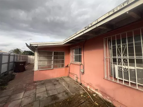 Exterior - 840 SE 4th Pl, Hialeah, FL 33010 photo 3 of 4