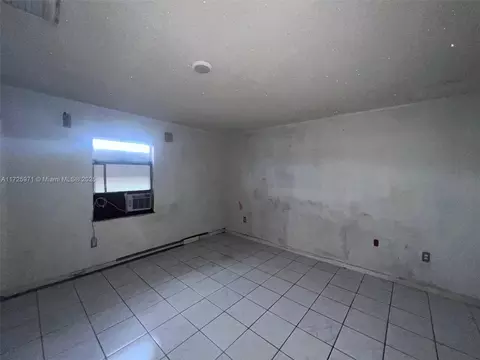 Bedroom - 840 SE 4th Pl, Hialeah, FL 33010 photo 1 of 2