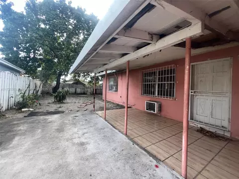 Exterior - 840 SE 4th Pl, Hialeah, FL 33010 photo 4 of 4