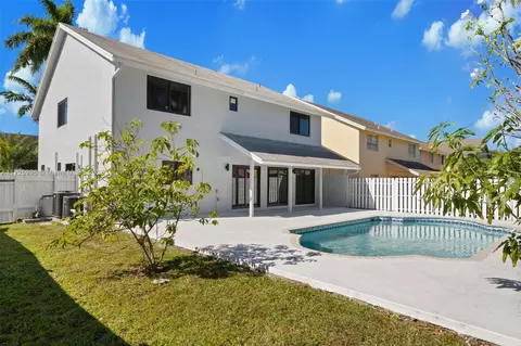 1211 SW 97th Ave, Pembroke Pines, FL 33025