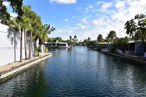 16501 Fox Den Ct, Miami Lakes, FL 33014
