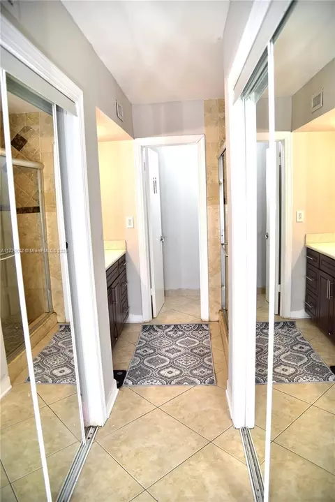 Bath - 16501 Fox Den Ct, Miami Lakes, FL 33014 photo 3 of 5