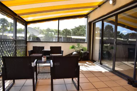 Exterior - 16501 Fox Den Ct, Miami Lakes, FL 33014 photo 1 of 5