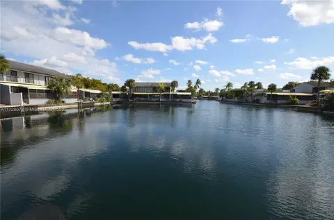 View/Area - 16501 Fox Den Ct, Miami Lakes, FL 33014 photo 2 of 3