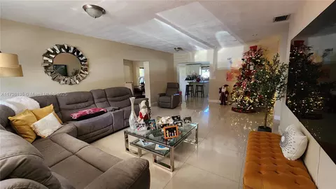 Undisclosed, Hialeah, FL 33012 photo 3