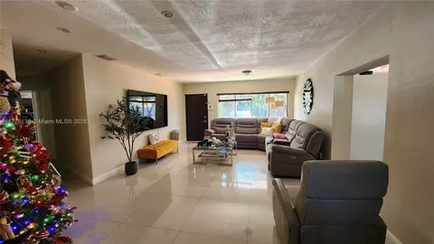 Undisclosed, Hialeah, FL 33012 photo 4