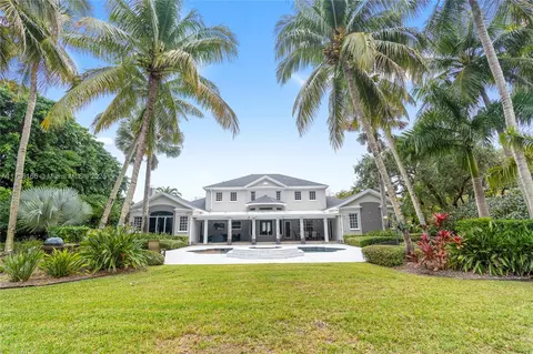 Exterior - 12355 SW 79th Ave, Pinecrest, FL 33156 photo 4 of 11