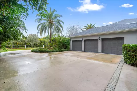Exterior - 12355 SW 79th Ave, Pinecrest, FL 33156 photo 7 of 11