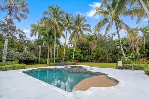 Exterior - 12355 SW 79th Ave, Pinecrest, FL 33156 photo 3 of 11