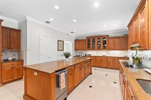 Kitchen - 12355 SW 79th Ave, Pinecrest, FL 33156 photo 3 of 4