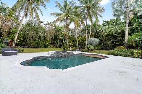 Exterior - 12355 SW 79th Ave, Pinecrest, FL 33156 photo 8 of 11